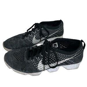 Nike Women's Black and White Athletic Shoes